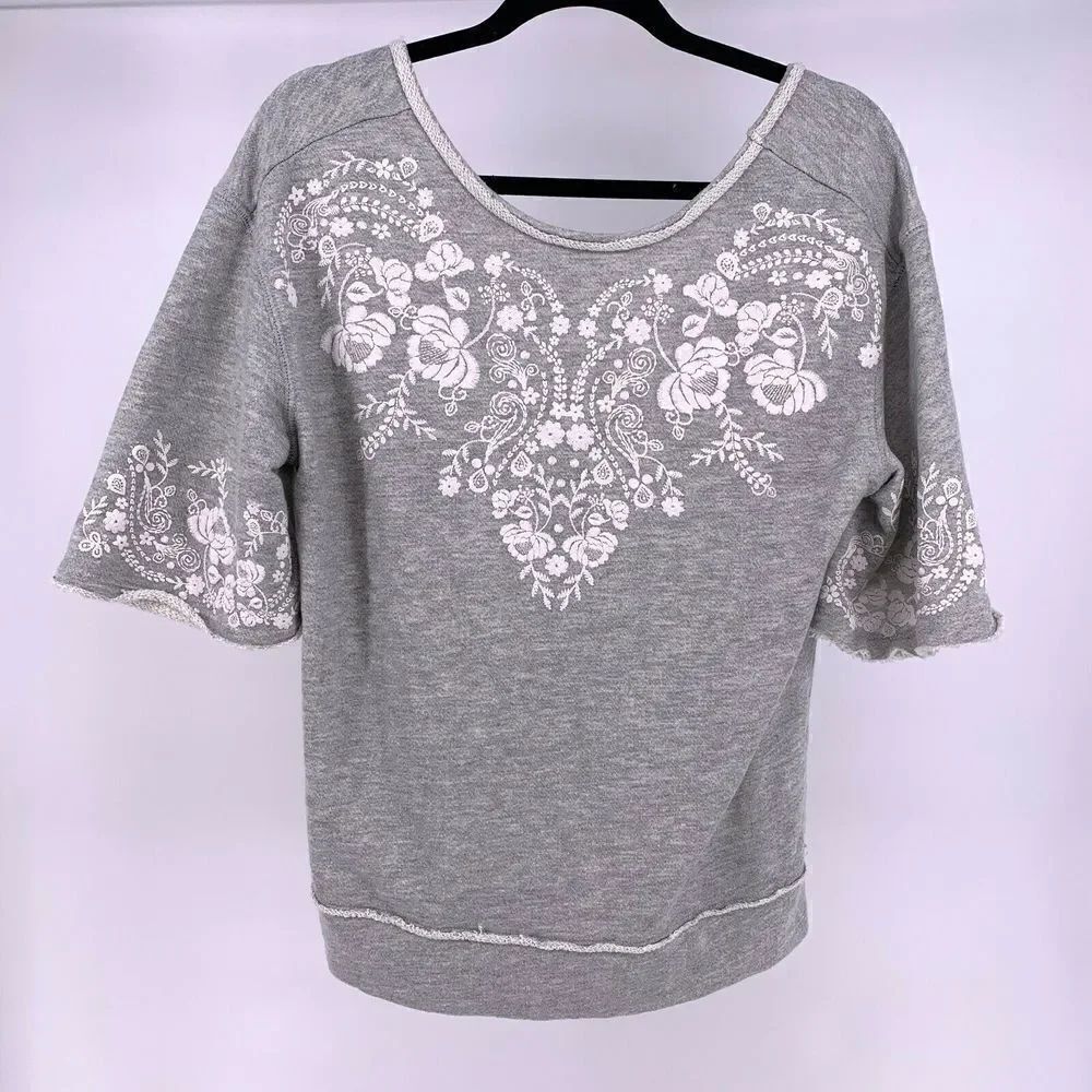 Maurices Gray 1/2 Sleeve Floral Sweatshirt